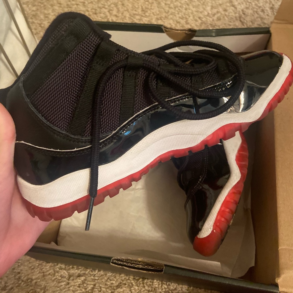 JORDAN 11S